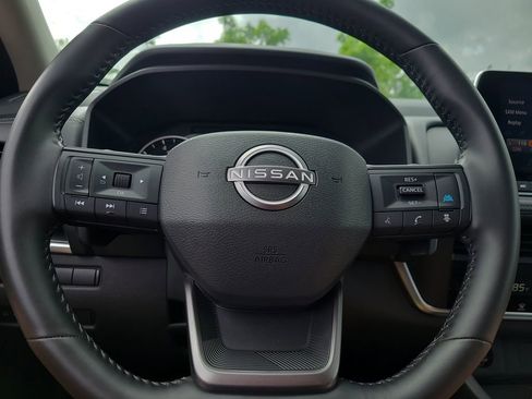 Certified 2025 Nissan Rogue SV FWD image 25