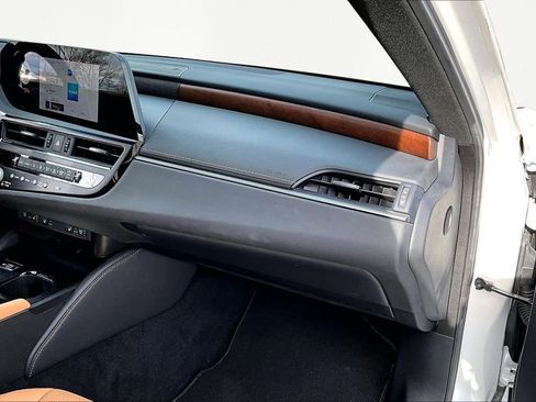 Used 2024 Lexus ES 350 w/ Premium Package image 18