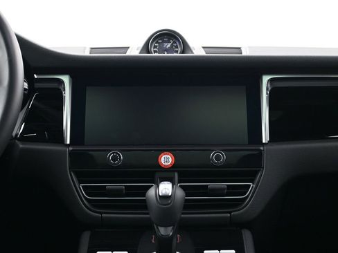 Certified 2026 Porsche Macan image 11