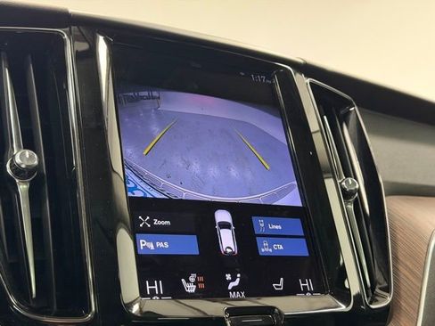 Used 2021 Volvo XC60 T6 Momentum image 21