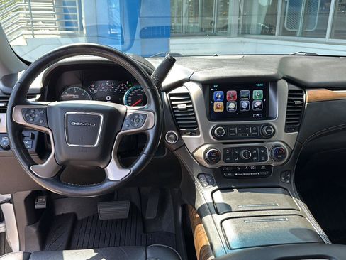 Used 2019 GMC Yukon Denali w/ Denali Ultimate Package AWD/4WD image 16