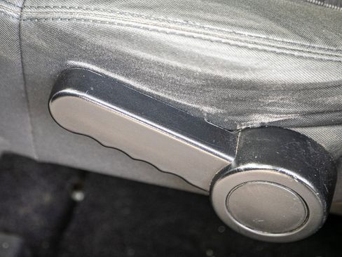 Used 2012 Jeep Wrangler Unlimited Rubicon w/ Connectivity Group image 28