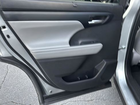 Certified 2023 Toyota Highlander XLE image 15