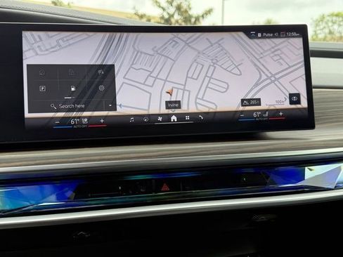 Used 2025 BMW 760i xDrive w/ Premium Package image 27