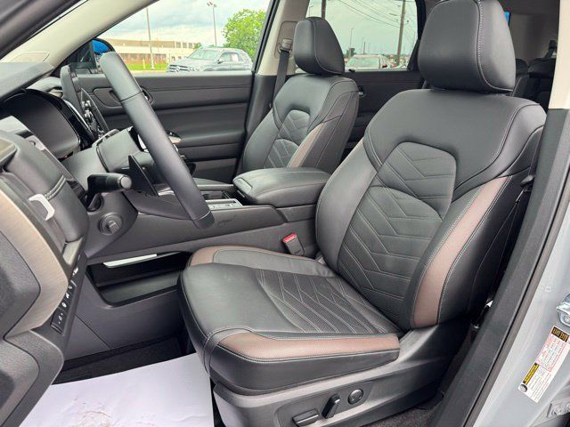 Used 2025 Nissan Pathfinder Platinum FWD image 23
