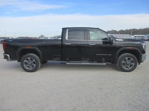 New 2026 GMC Sierra 3500 SLT w/ SLT Premium Package AWD/4WD image 3