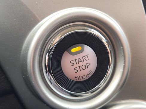 Used 2018 Nissan Titan SV w/ SV Convenience Package image 21