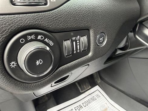 Used 2019 Jeep Cherokee Limited AWD/4WD image 12