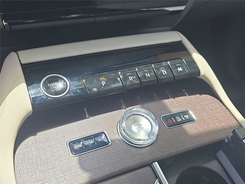 New 2027 Lincoln Navigator Premiere RWD image 18