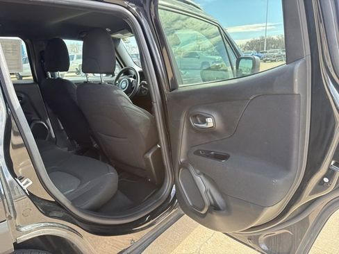 Used 2021 Jeep Renegade Latitude image 19