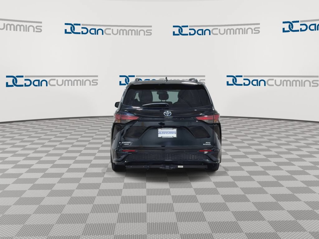 Used 2023 Toyota Sienna XSE w/ XSE Plus Package AWD/4WD image 7