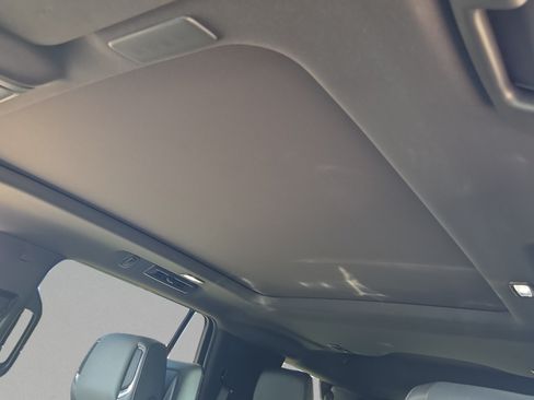 Used 2024 Cadillac Escalade Premium Luxury w/ Performance Package AWD/4WD image 17