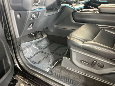 Used 2025 Ford Expedition Tremor AWD/4WD image 16