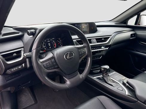 Used 2019 Lexus UX 200 w/ Premium Package FWD image 11
