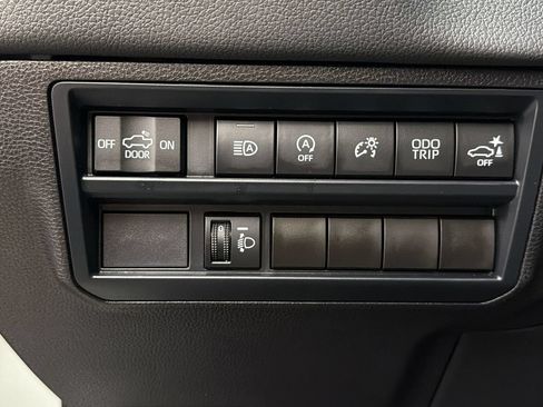 Used 2026 Toyota Tundra Limited AWD/4WD image 29