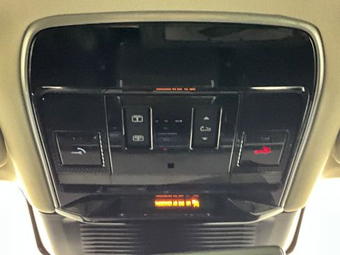 Certified 2023 Land Rover Range Rover SE image 13