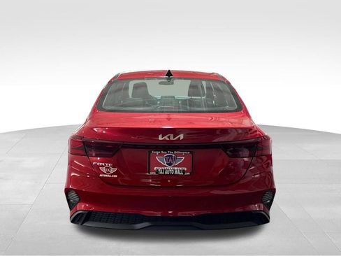 Used 2024 Kia Forte LXS w/ LXS Technology Package FWD image 6