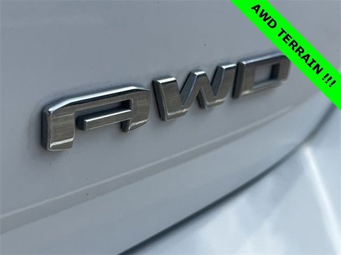 Used 2023 GMC Terrain SLE w/ Driver Convenience Package image 12