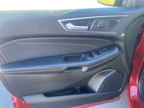 Used 2024 Ford Edge Titanium image 10