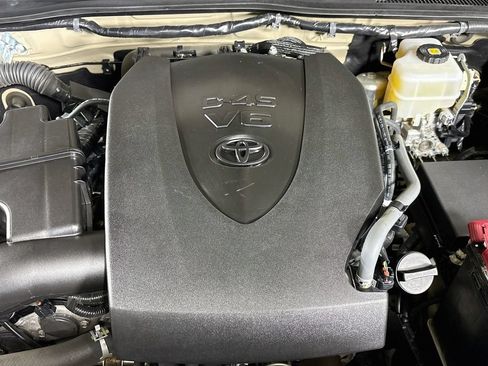 Used 2019 Toyota Tacoma TRD Off-Road w/ Technology Package AWD/4WD image 30