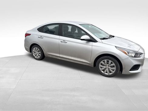Used 2022 Hyundai Accent SE image 9