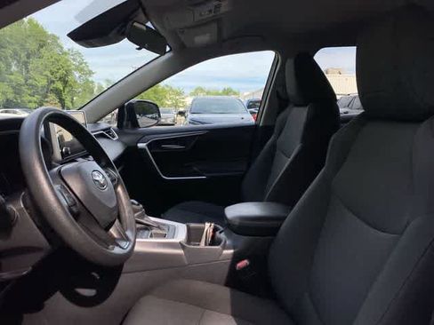 Used 2025 Toyota RAV4 XLE AWD/4WD image 19