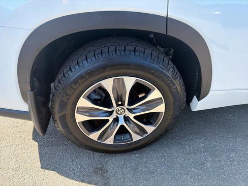 Used 2022 Toyota Highlander XLE image 32