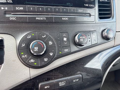 Used 2012 Toyota Sienna LE FWD image 22