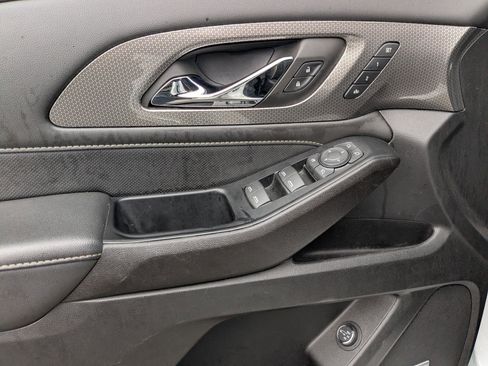Used 2023 Chevrolet Traverse Premier FWD image 12