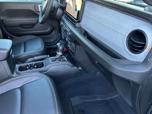 New 2026 Jeep Gladiator Sport AWD/4WD image 15