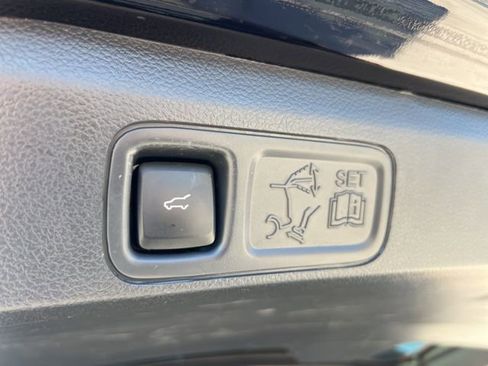 Used 2023 Ford Expedition Limited image 24