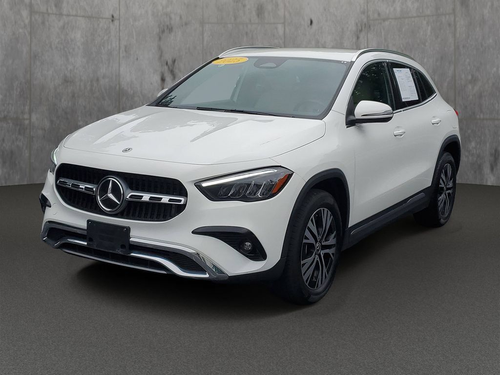 Used 2025 Mercedes-Benz GLA 250 4MATIC image 3