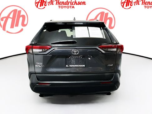 Used 2021 Toyota RAV4 XLE Premium FWD image 4