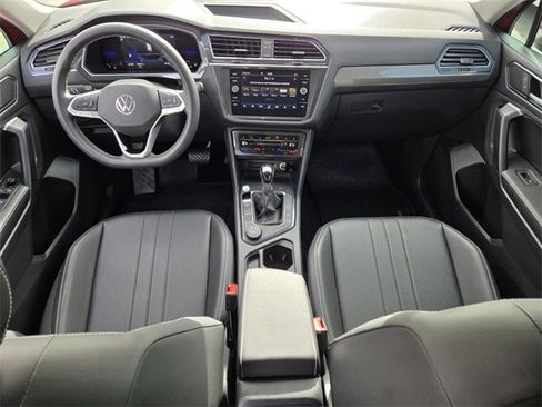 Used 2022 Volkswagen Tiguan SE image 15