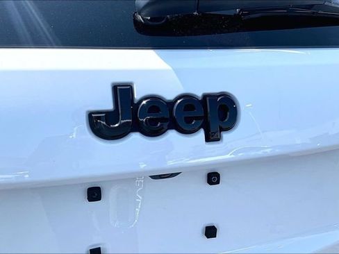 Used 2021 Jeep Grand Cherokee Laredo X AWD/4WD image 28