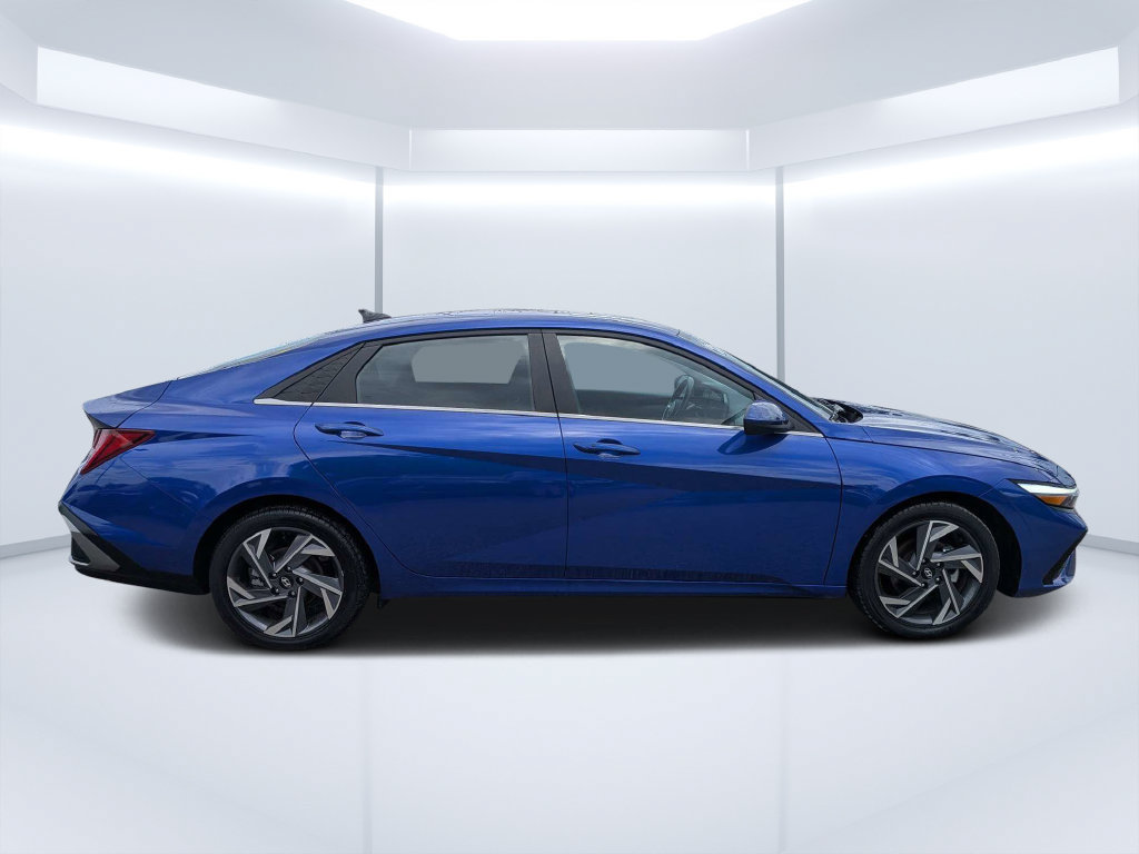 Certified 2025 Hyundai Elantra SEL FWD image 2