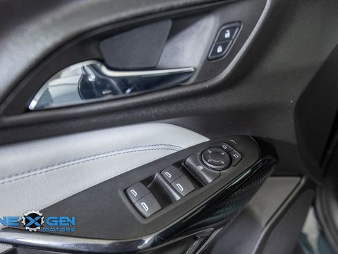Used 2025 Chevrolet Trax LT FWD image 12