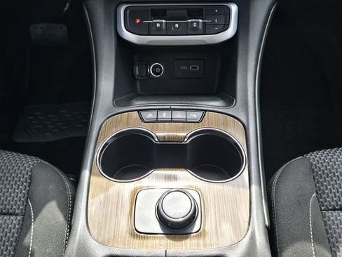 Used 2020 GMC Acadia SLE image 16