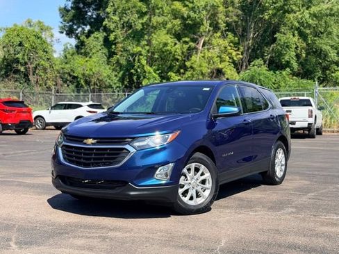 Used 2020 Chevrolet Equinox LT w/ Driver Convenience Package FWD image 2