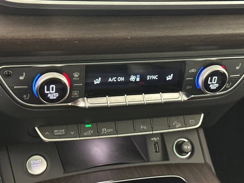 Used 2024 Audi Q5 e Premium Plus w/ Premium Plus Package image 19