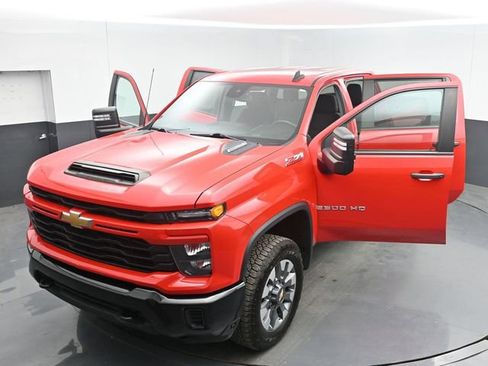 Used 2024 Chevrolet Silverado 2500 Custom w/ Custom Value Package AWD/4WD image 46