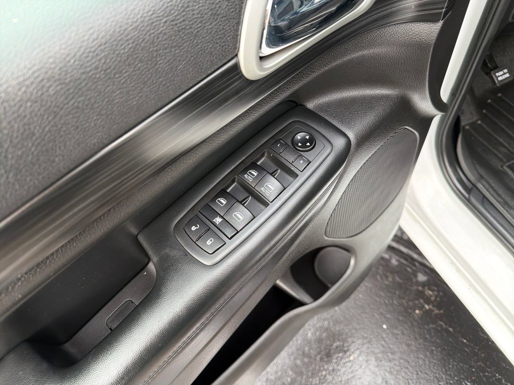 Used 2021 Jeep Grand Cherokee Laredo X AWD/4WD image 29