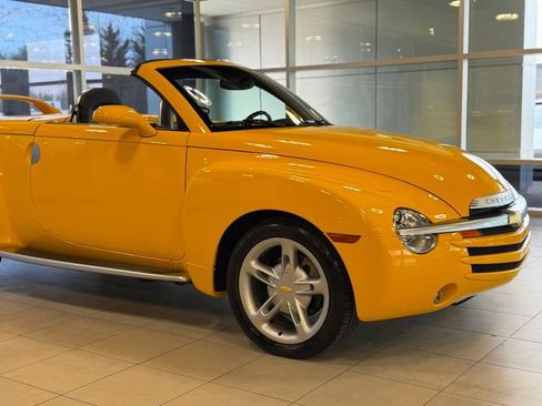 Used 2004 Chevrolet SSR w/ Preferred Equipment Group image 6
