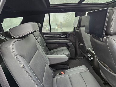 Used 2021 GMC Yukon Denali w/ Denali Premium Package image 16