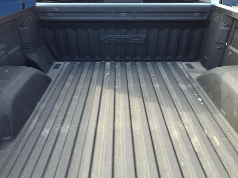 Used 2022 GMC Sierra 1500 AT4 w/ Technology Package AWD/4WD image 4