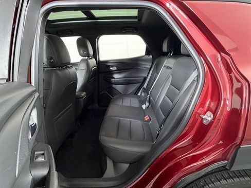 Used 2023 Chevrolet TrailBlazer RS w/ Sun and Liftgate Package FWD image 8