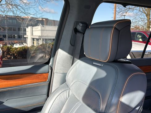 Used 2022 Jeep Grand Wagoneer Series II image 23