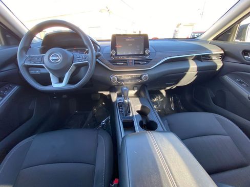 Used 2025 Nissan Altima 2.5 SV image 33