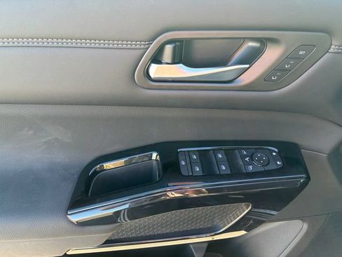 New 2026 Nissan Pathfinder Platinum FWD image 17