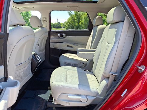 Certified 2023 Kia Sorento SX Prestige w/ Panoramic Sunroof Package AWD/4WD image 11